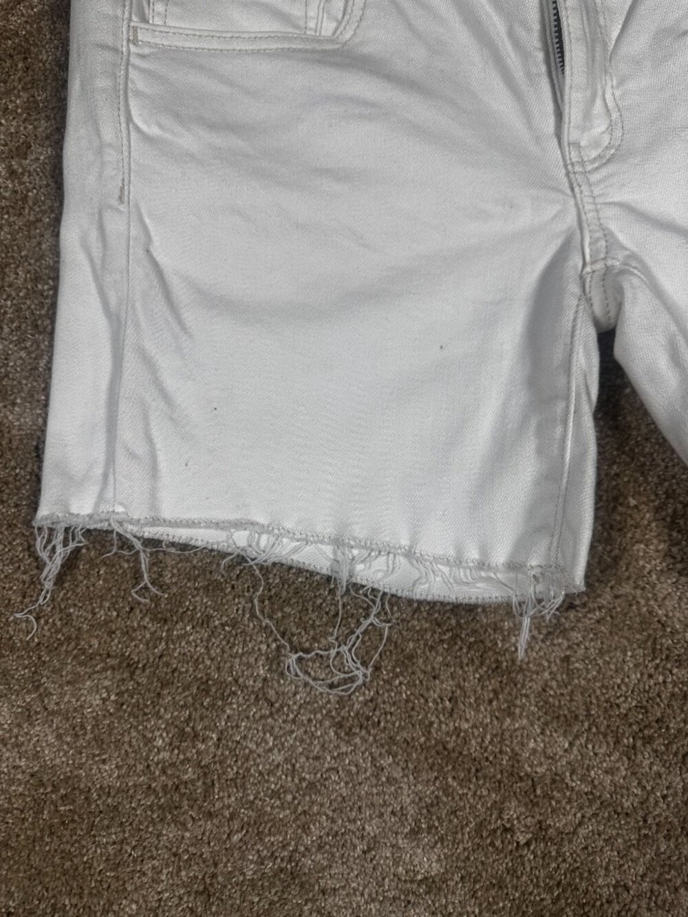 American Eagle White Stretch Denim Cutoff Shorts Size 6 Frayed Hem Summer Shorts - Picture 8 of 10